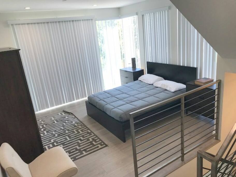 Bedroom #1 (2nd level) - Queen Bed w/ TV and Netflix