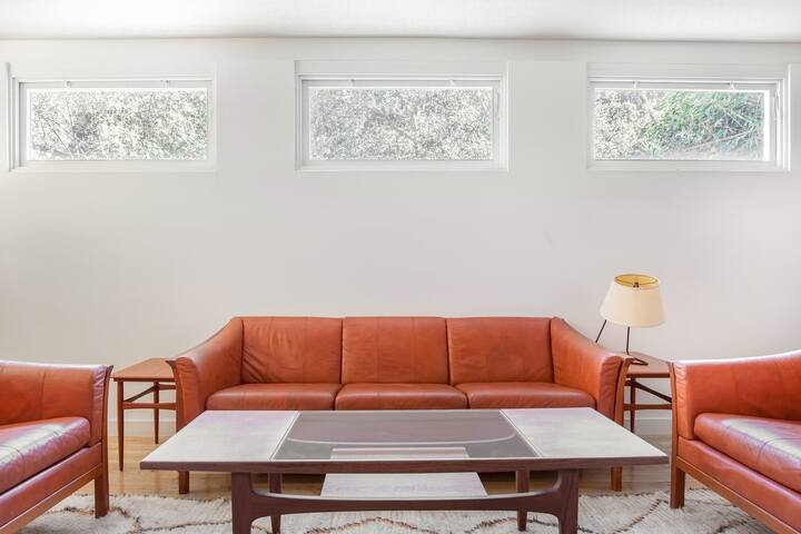 Mid-Century Laurel Canyon Retreat gallery image 4
