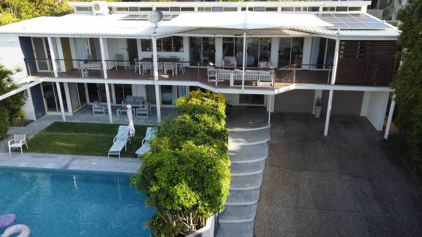 Beautiful Family Home near 5 beaches gallery image 3