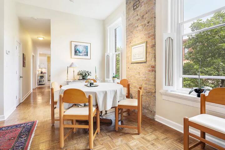 ❤︎ of Lincoln Park | 11ft Ceiling | 1,750ft² | W/D gallery image 4