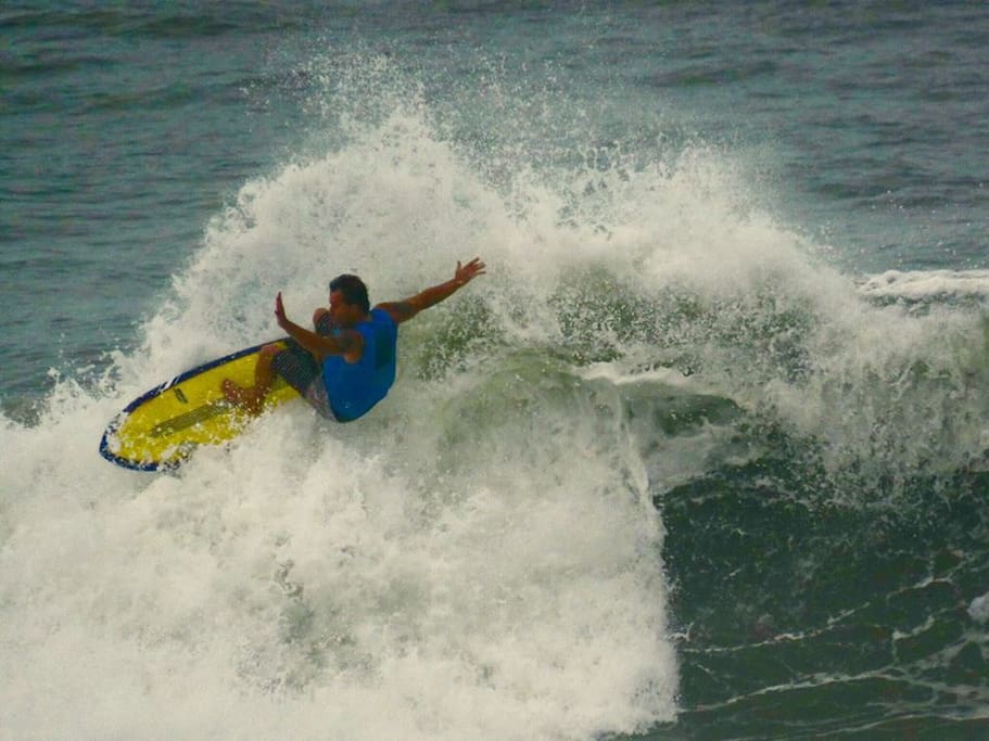 Um dos melhores lugares para aprender e praticar surf