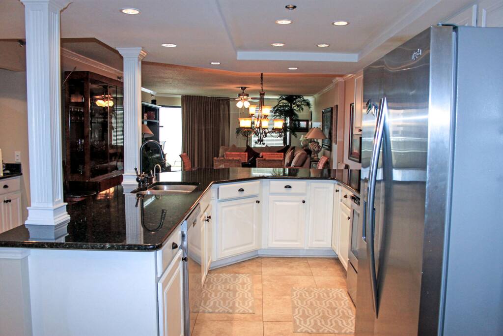 Newly redesigned open kitchen w/ lots of counter space!