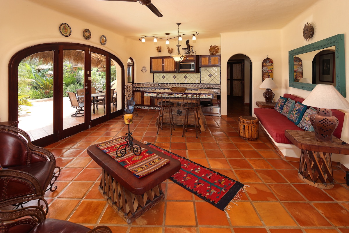 Propiedad de Airbnb exitosa: Beautiful Casita, 5 min walk to all, Pool, A/C en Nayarit