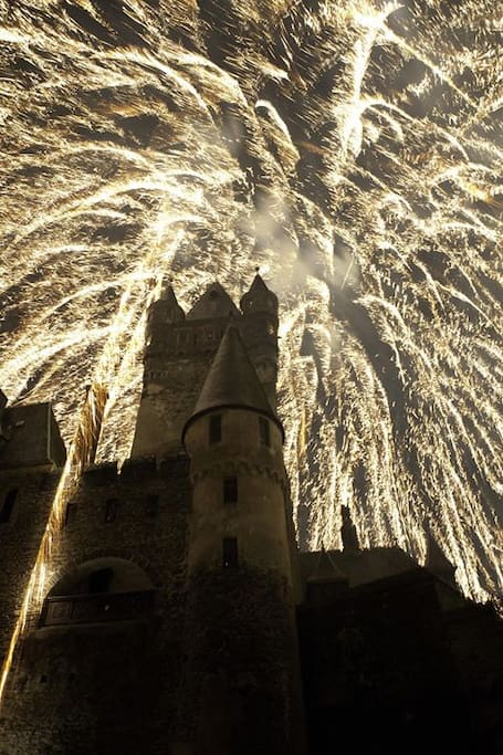 Feuerwerk auf der Burg Cochem