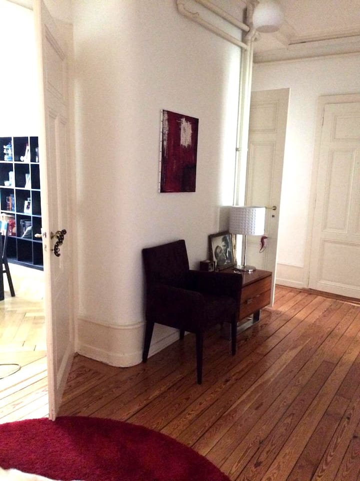 Central, Lake-side apt., 3 bedrooms