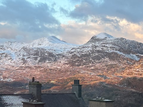 Cottage with Mountain Views in Blaenau Ffestiniog