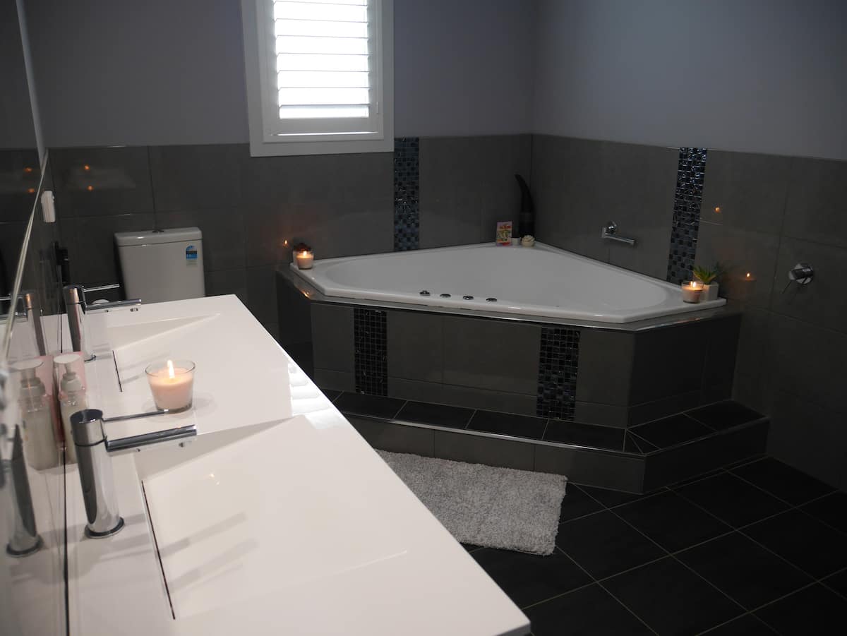 Cosy 4 Bedroom Home with Spa Quiet Location, photo 4