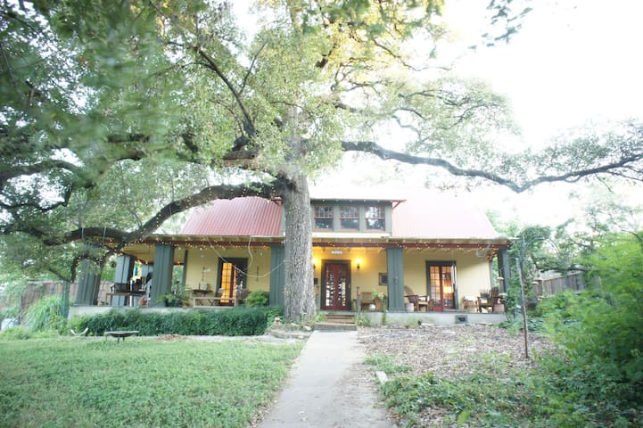 Central Austin, close to everything. Monthly rates