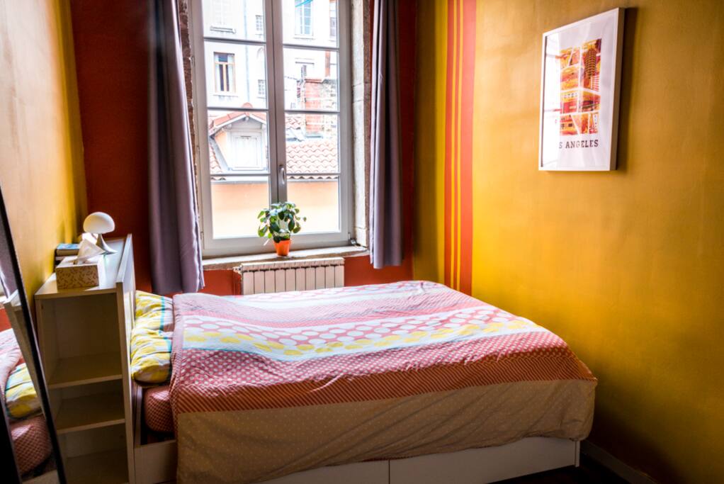 La chambre principale avec un lit d'1m60