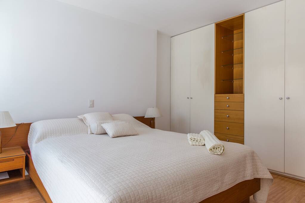 Your room / Tu recámara