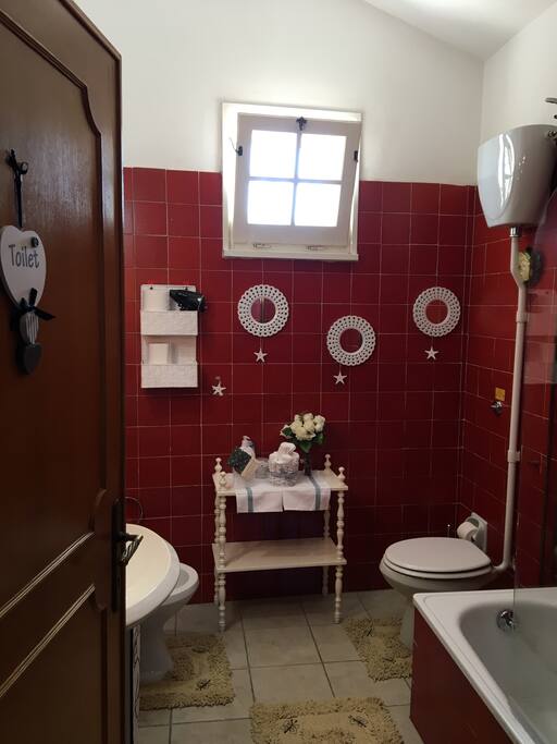 Bagno piano superiore con vasca