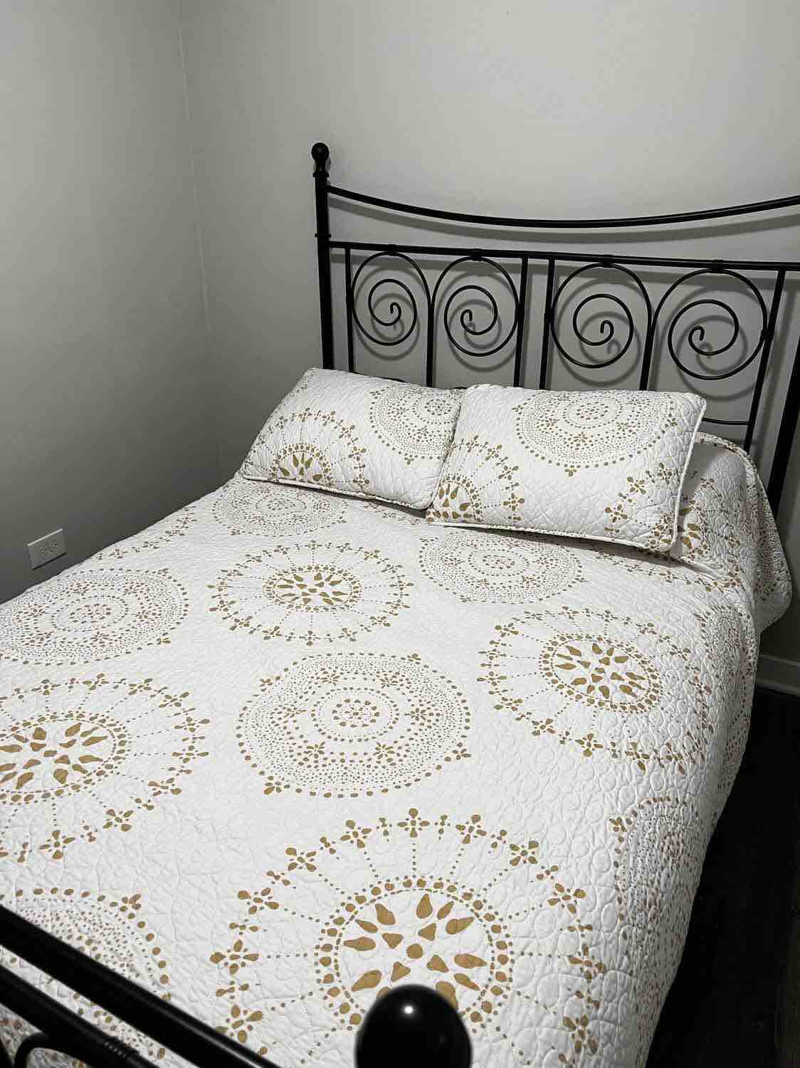 Chumba cha kulala cha kwanza 