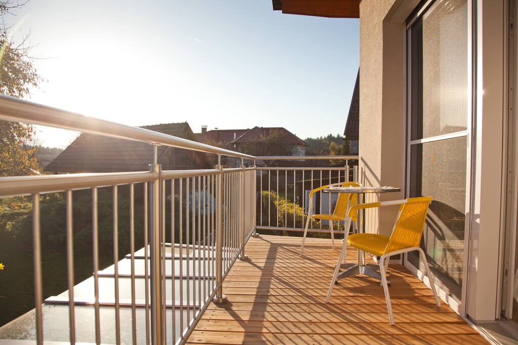 Genieße die Ruhe mit herrlicher Aussicht! --- Enjoy the quiet place with a wonderful view!