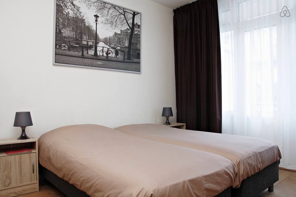2 single beds Which can combine into a twin bed