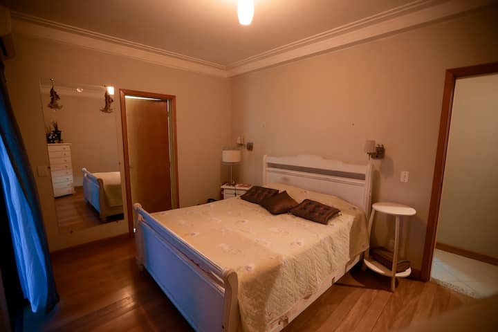 Double suite with queen-size bed and air-conditioning