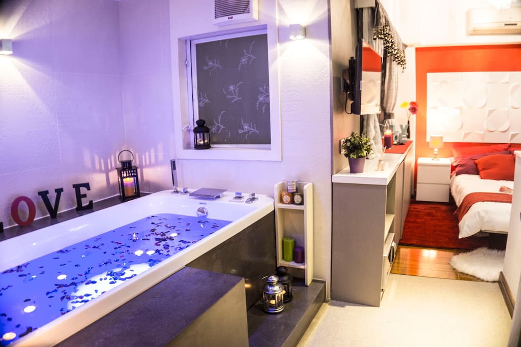 Romantic studio with Hot Tub