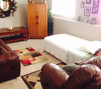 WEEKLY DISCOUNT- Crash Pad 6 mins. From Airport