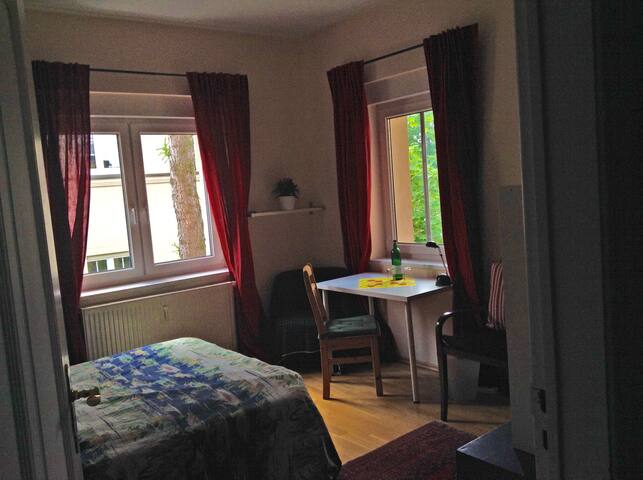 Zi. mit eigenem Bad und Frühstück