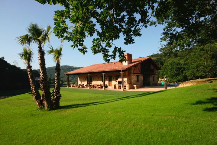 Amazing Country House by the Butron River, Plencia