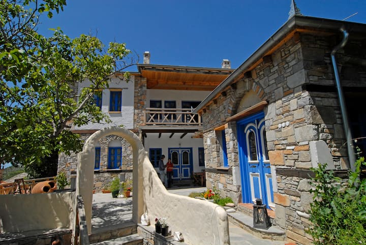 Large house for groups and families