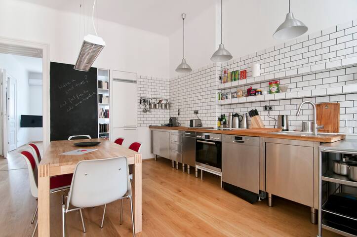 Luxury and spacious city-apartment gallery image 5