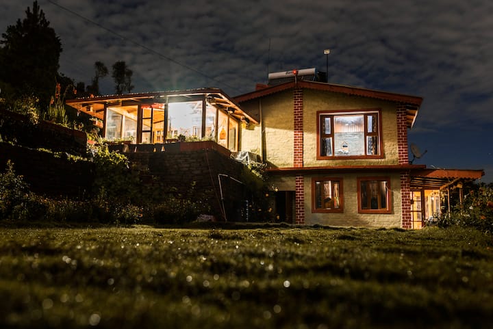 Panchachuli house  Deluxe King Suite