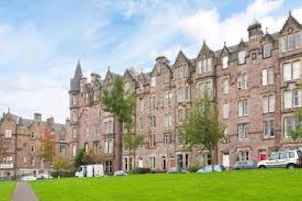 The apartment is on the 3 floor in a impressive listed terrace with baronial corner tower at each end and is situated in the conservation area of the Meadows and Bruntsfield Links