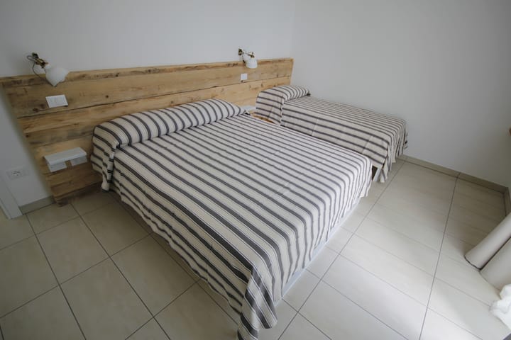 Chumba cha watu watatu (mara mbili + mara moja)