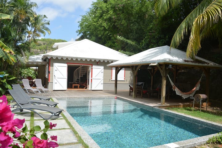 La Villa  Emeraude Magnifique piscine 50m plage Maisons 