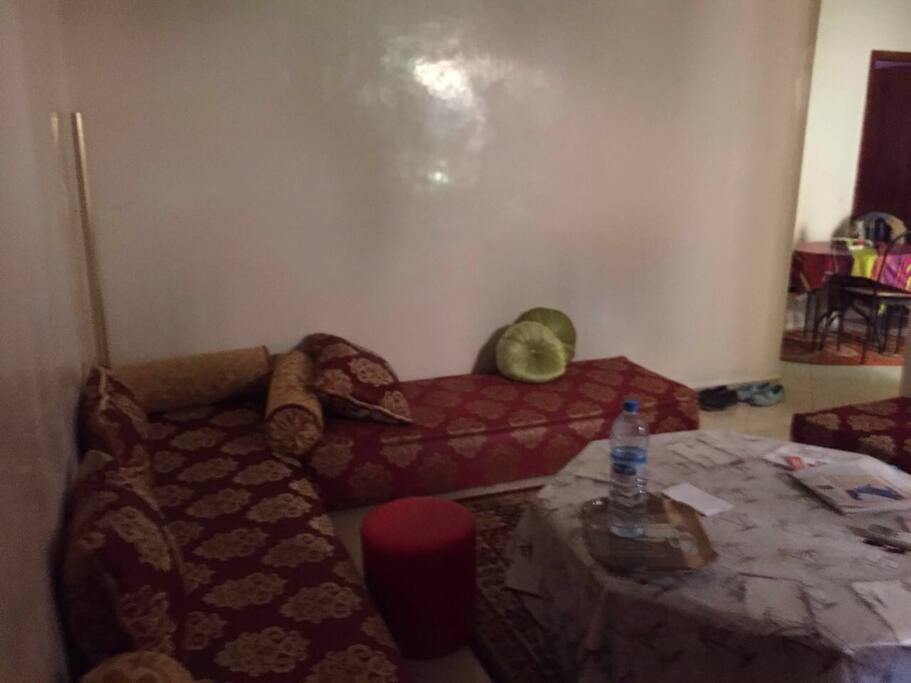 Salon marocain qui peut etre utiliser pour dormir