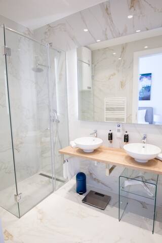 Three-Bedroom Apartment – Opera gallery image 4