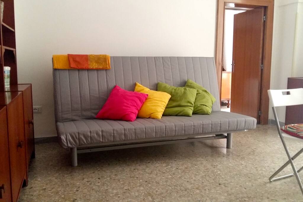 Soggiorno con divano letto