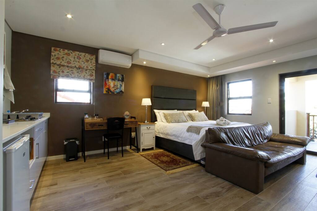 DORADO ROOM - living area