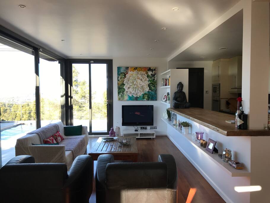 Open plan seating room