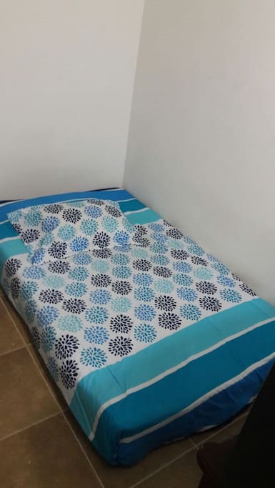 Colchón plaza y media (sin cama) 1,40 cm x 1,90 cm.