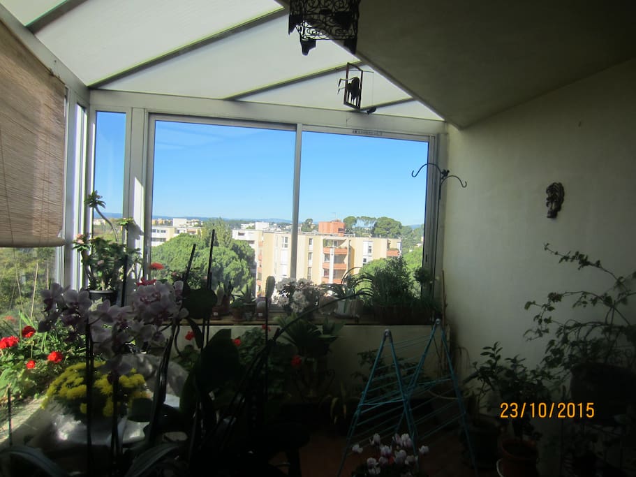 véranda pour fumeur et amateur de fleurs.....
