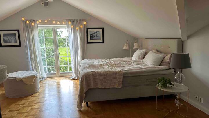 Dormitorio principal con chimenea