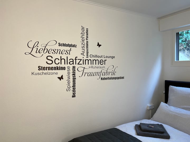 Одделна и заклучена спална соба. 