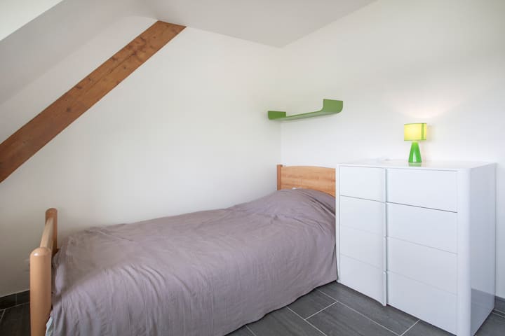 Tercer dormitorio: cama individual