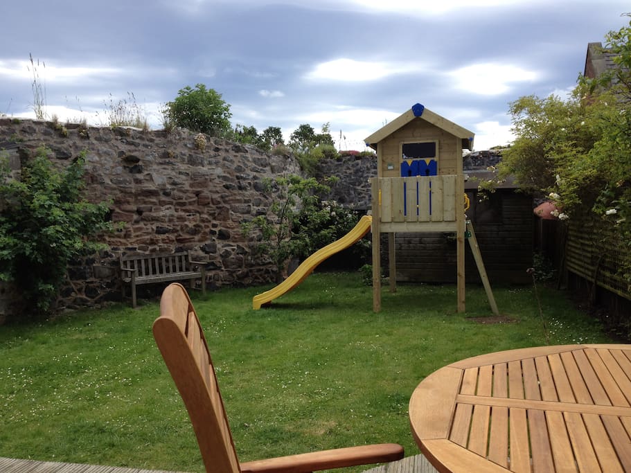 Rear garden with treehouse