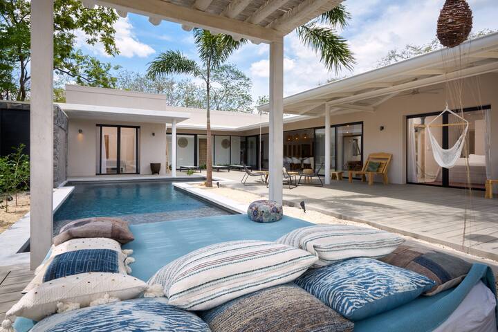 VILLA OHANA, just a few steps from the beach.