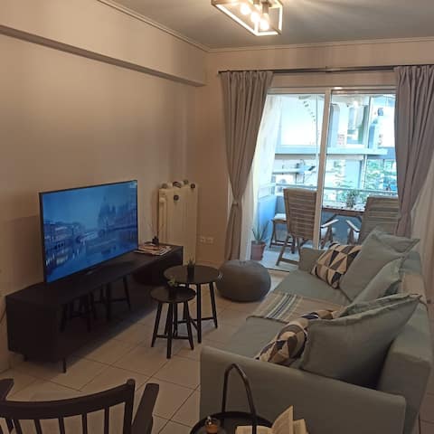 Popular Airbnb listing: Central Apartment in Δήμος Ζωγράφου