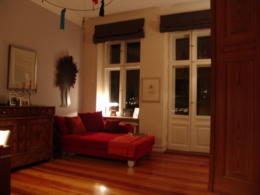 Living-Room.
My new "Recamière". It also serves as a comfortable bed.