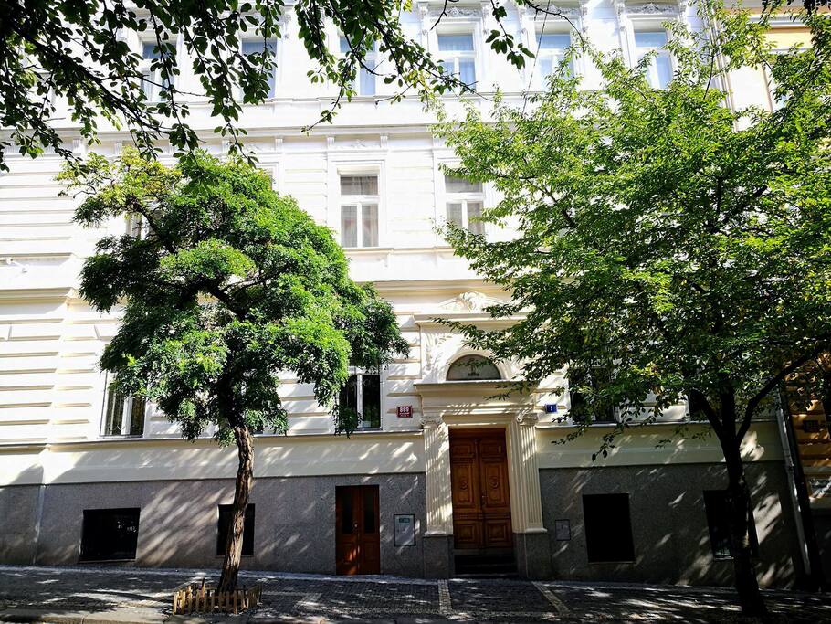 Na Kozačce street