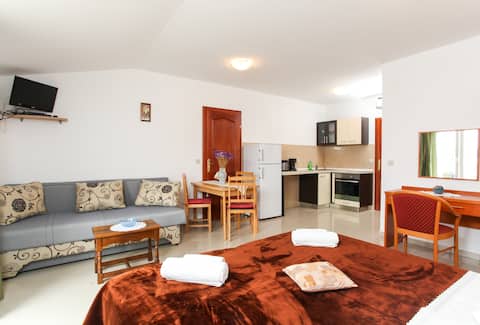 Top performing Airbnb: Apartments Ana 5 in Suđurađ