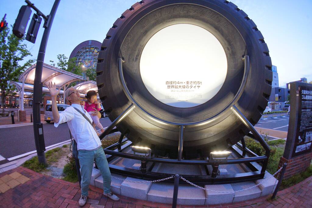 very big tire at JR kurume station.please stay here when we go to kurume station to pick you up.