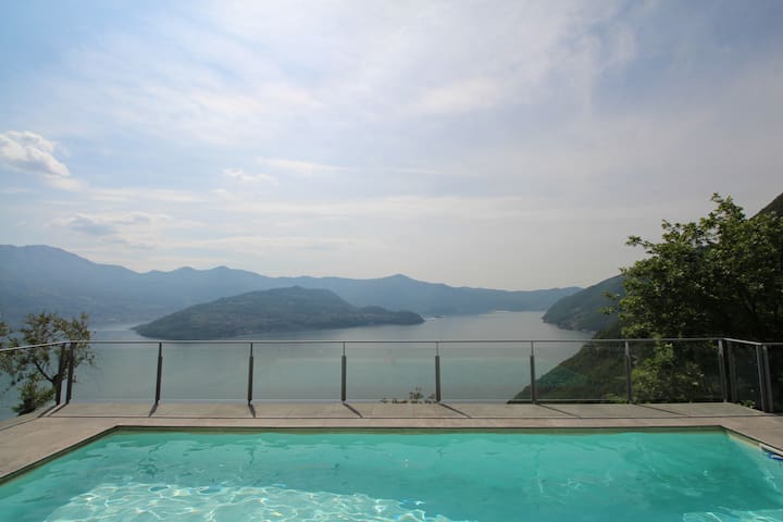 Lussuoso monolocale con Piscina e Vista lago