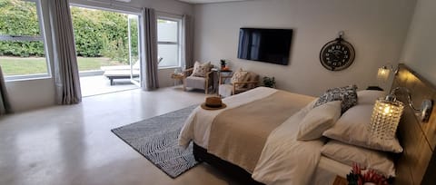 C'est la Vie 2: Self-catering apartment for adults