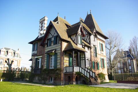Top Airbnb: Wonderful old villa à Houlgate