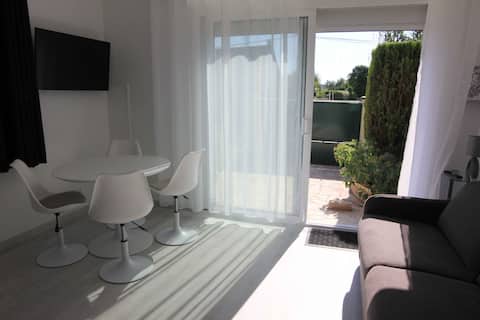 Successful Airbnb property: Cozy Guest House near Disneyland Paris – Sleeps 4 in Lagny Sur Marne